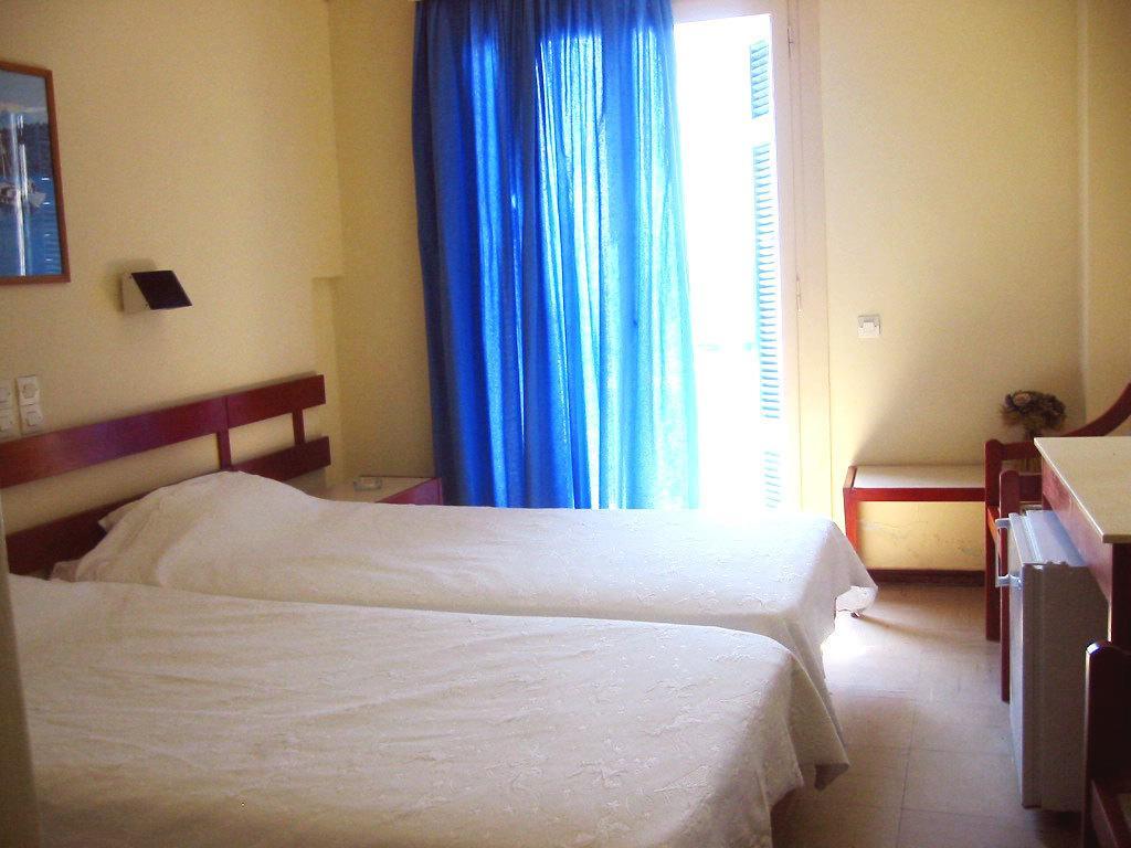 Hotel Avra Aegina Стая снимка