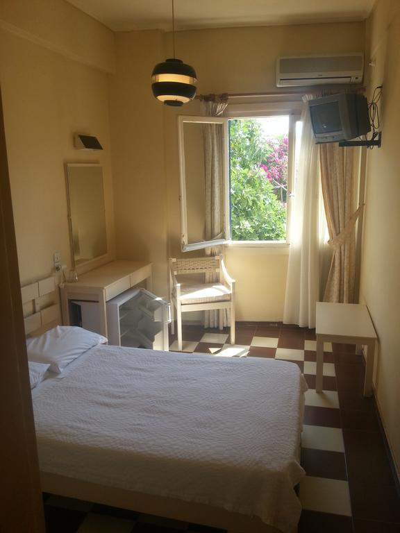 Hotel Avra Aegina Стая снимка