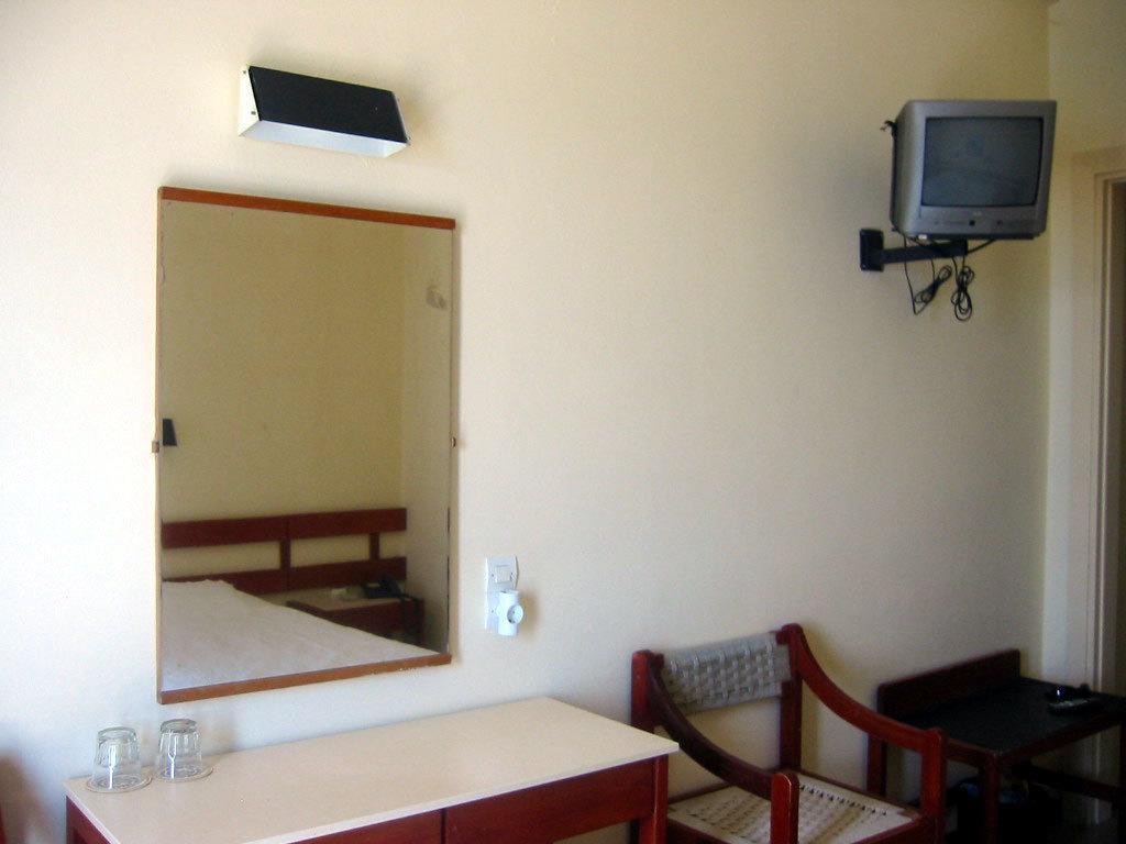 Hotel Avra Aegina Стая снимка