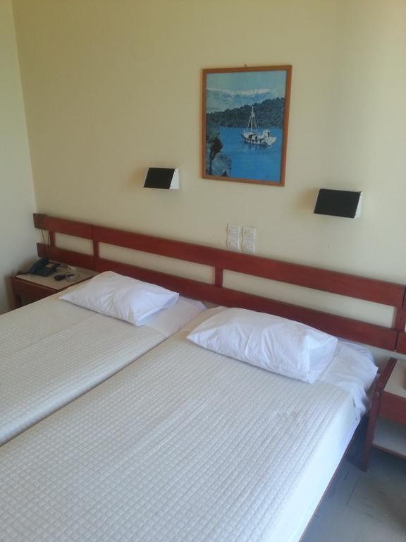 Hotel Avra Aegina Стая снимка